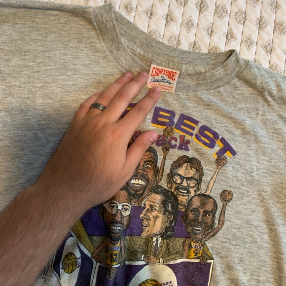 Vintage 80s Courtside Lakers 6 pack caricature t shirt! Rare! - Picture 2 of 4